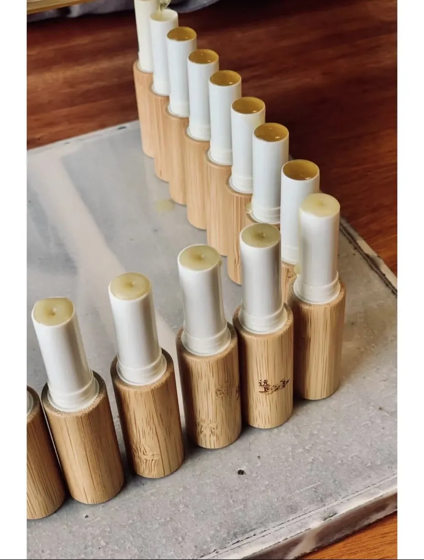 A sleek and stylish lip balm in a pastel-colored tube, enriched with natural ingredients, perfect for hydrating and nourishing lips. A thoughtful Chinese gift for keeping lips soft and smooth.