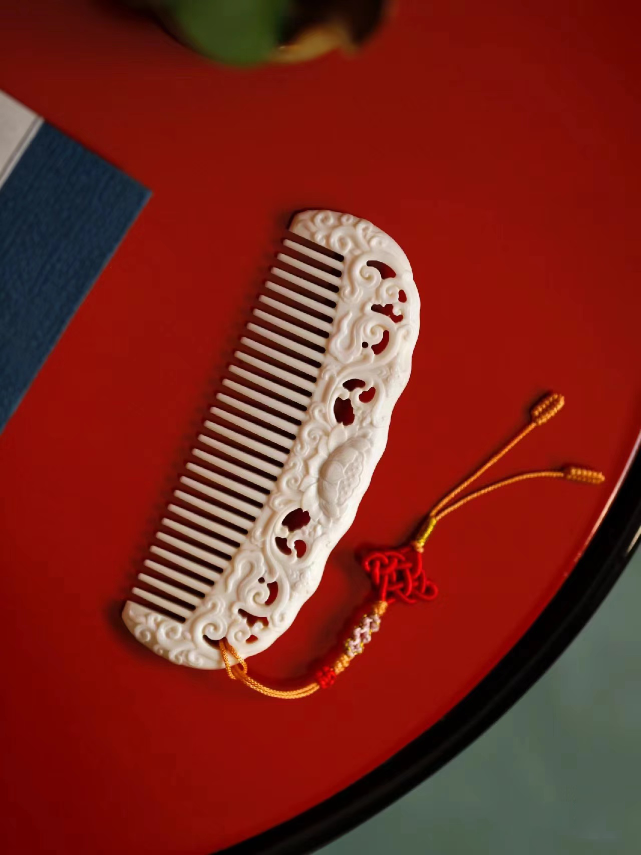 A Wood Comb: A Meaningful Chinese Gift for Her